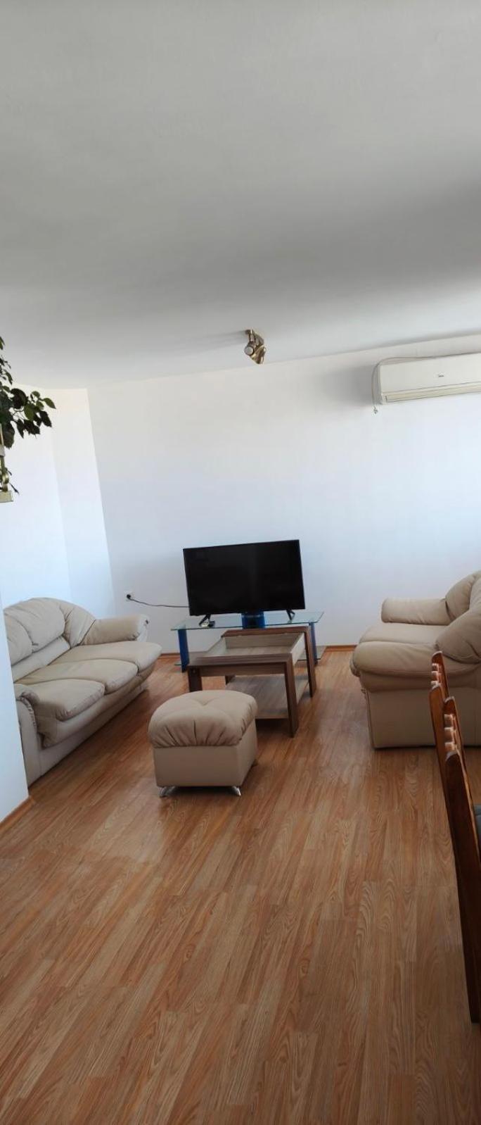 Apartment 22 *